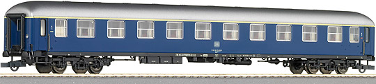 Express train passenger car 1st class<br /><a href='images/pictures/Roco/44753.jpg' target='_blank'>Full size image</a>